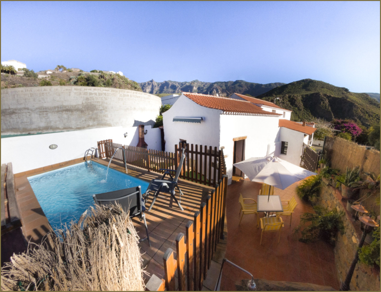 Piscina privada con vistas a las montañas