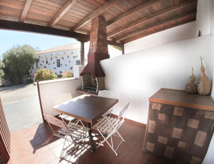 Vivienda 3 – Terraza cubierta con barbacoa